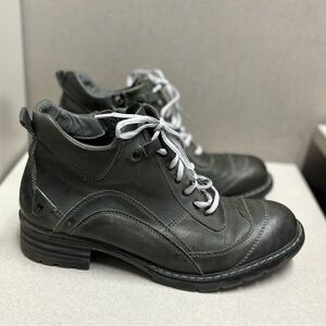 V-Italia Women's Giovanne Leather Side Zip Boots Women’s Size 42